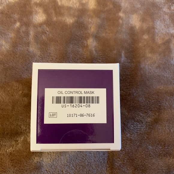 Younique - Picture 2 of 2